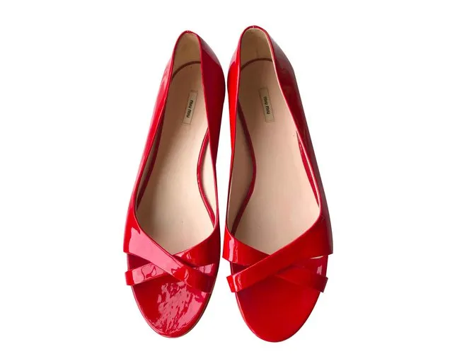 Bailarinas de charol rojo Miu Miu Roja 