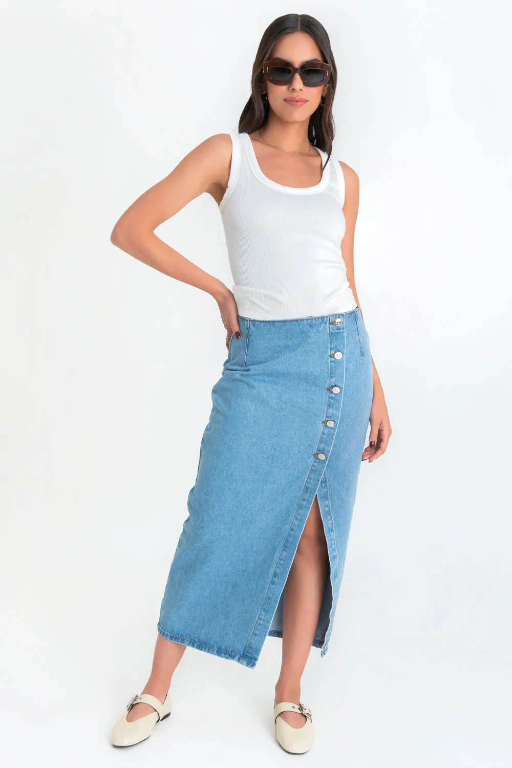 Falda midi ajustada de denim botones