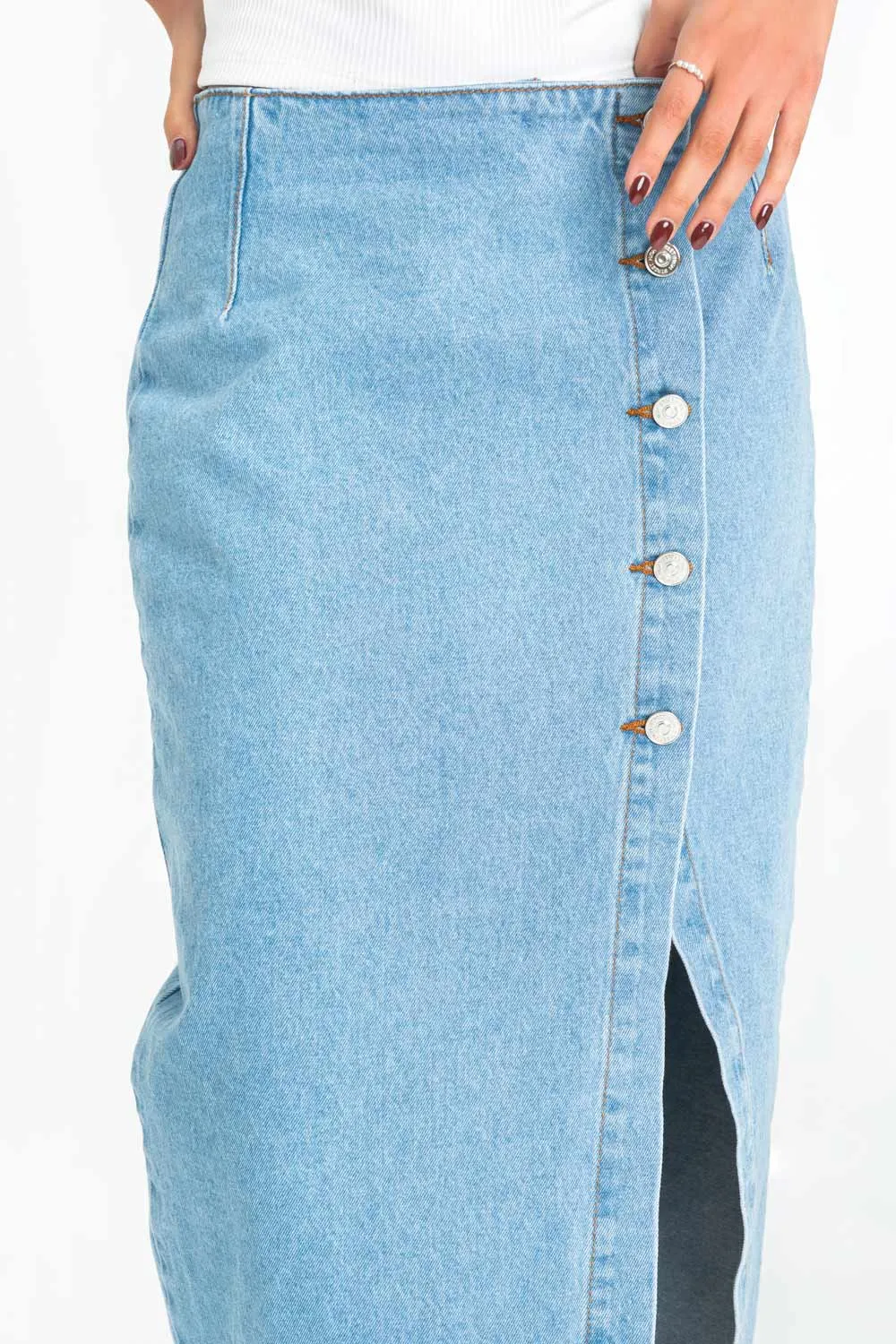 Falda midi ajustada de denim botones