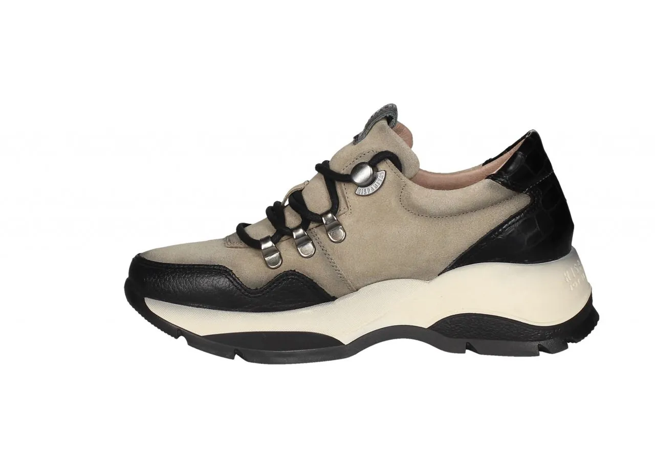 Sneaker Nobuck Taupe Talon Piel Coco y Puntera Negra